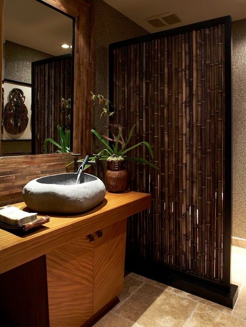 Bambu sebagai sekat di kamar mandi (Houzz)