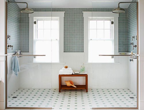 Contoh desain kamar mandi modern dengan walk-in shower (Tophomedesigns)