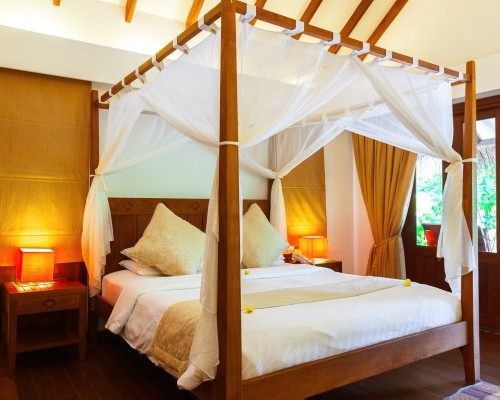 Desain Interior Kamar Tidur Dengan Ranjang Kanopi (Fotolia)