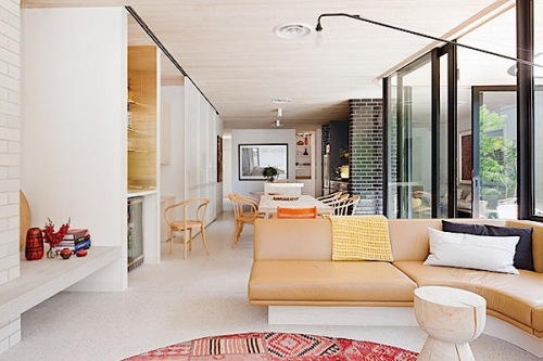 Interior rumah minimalis dengan warna pastel lembut