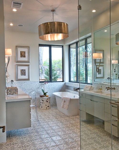 Kamar mandi mewah minimalis dengan outdoor view