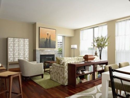 Lantai 2 rumah minimalis bisa dirancang sebagai living space yang nyaman
