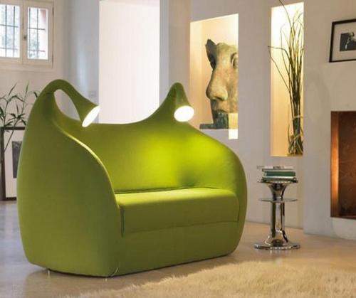 Sofa unik dengan lampu hias - Homedesignbee